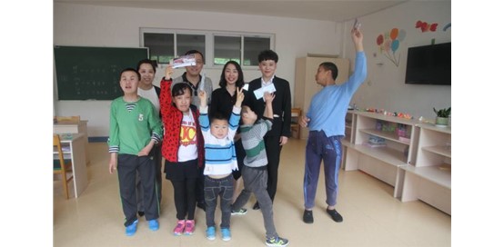 山東基泰建筑工程檢測有限公司邀福利院孩子觀看兒童劇